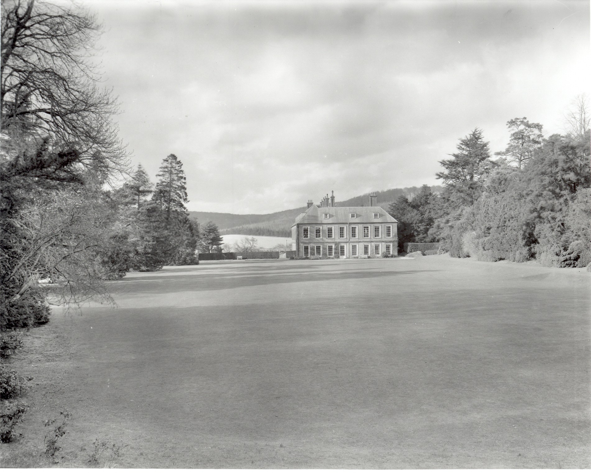 Grand Lawn 